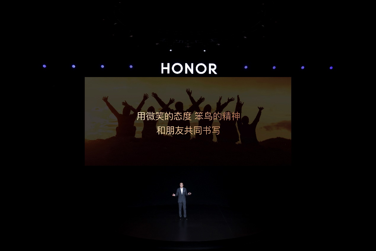 黑暗中亮著燈的招牌

中度可信度描述已自動生成